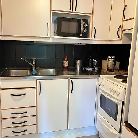 Quietly Located One-bedroom Near Downtown Apartman