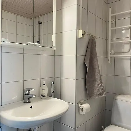Quietly Located One-bedroom Near Downtown Apartman *