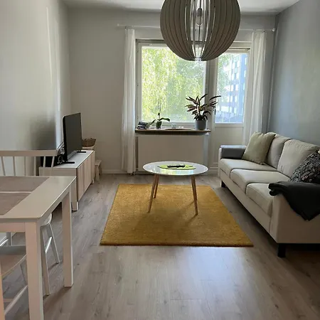 Quietly Located One-bedroom Near Downtown Apartman