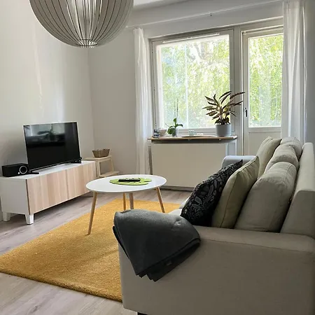 Quietly Located One-bedroom Near Downtown Apartment *